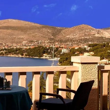 In With Seaview, Terrace, Air Condition, Wifi Apartment