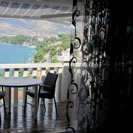 In With Seaview, Terrace, Air Condition, Wifi Apartment Trogir
