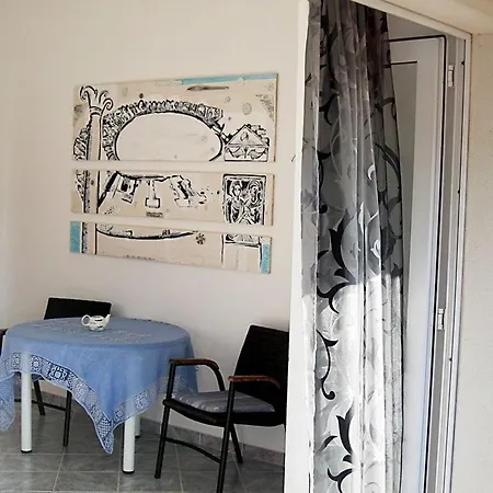 In With Seaview, Terrace, Air Condition, Wifi Apartment