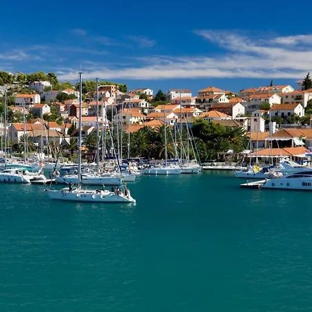 In With Seaview, Terrace, Air Condition, Wifi Apartment Trogir