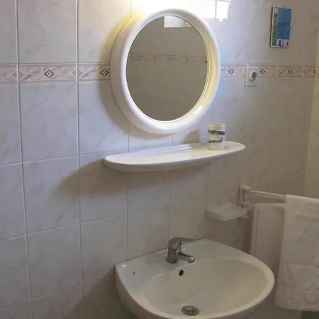 In With Seaview, Terrace, Air Condition, Wifi Apartment Trogir